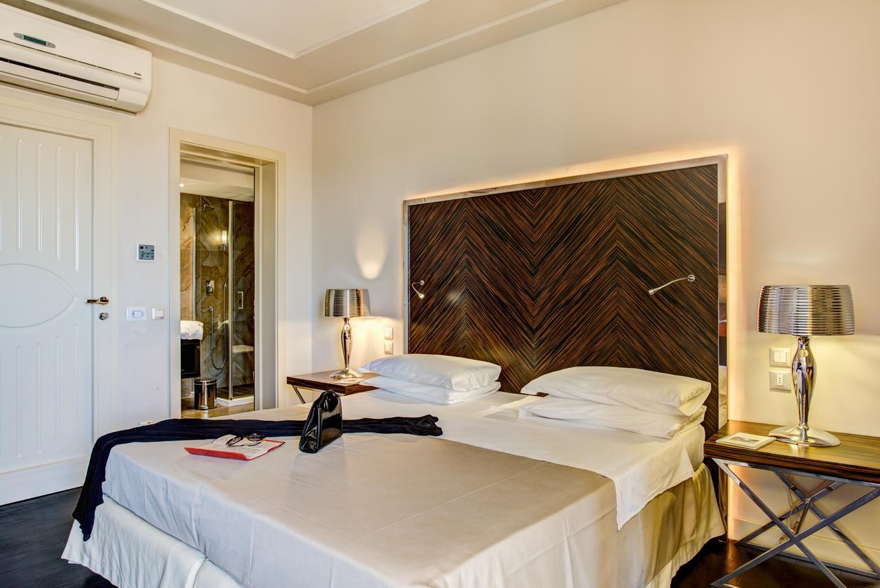 Hotel Byron Римини Екстериор снимка