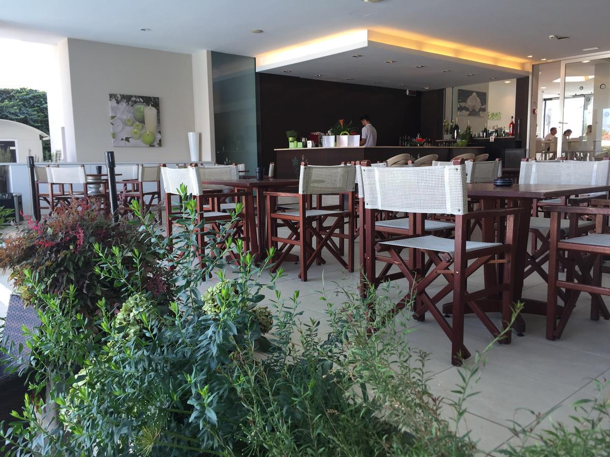Hotel Byron Римини Екстериор снимка