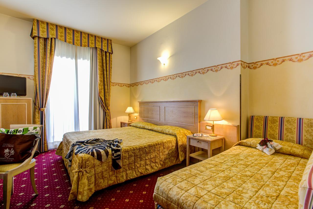 Hotel Byron Римини Екстериор снимка